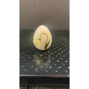 1414. lily Easter egg